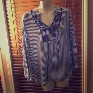 Wide arm blue and white LOFT blouse
